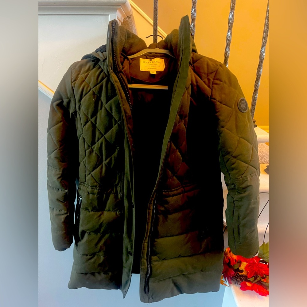 Lucky brand , heavy duty winter jacket.Lays below waist, mid thigh